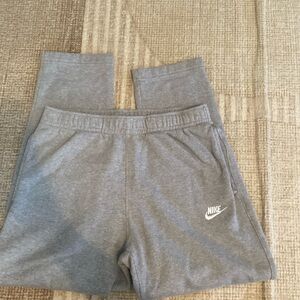 Nike sweatpants with pockets